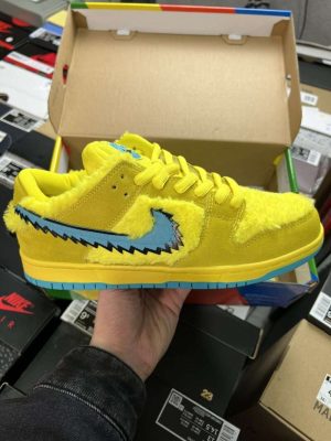 Replica Nike SB Dunk Low Sneakers Yellow Bear #NLD022