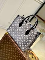 Replica Louis Vuitton 23New Cruise OnTheGo Monogram Eclipse Bag M46448